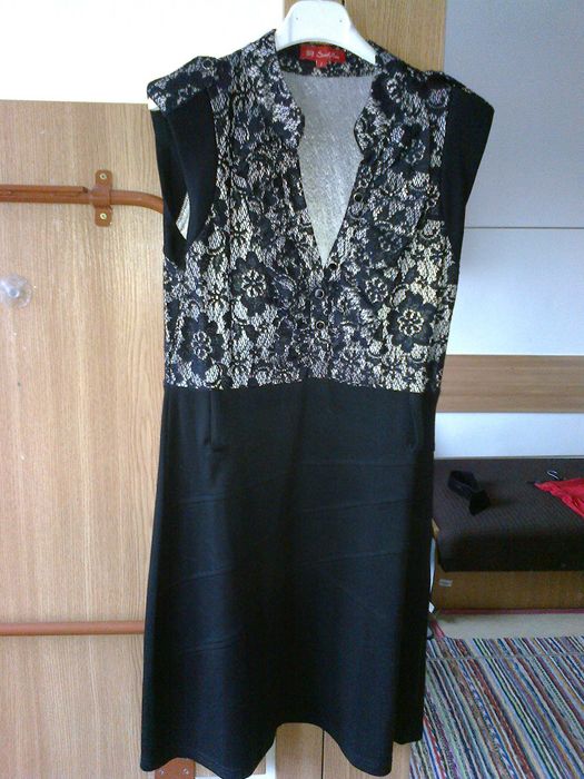 Sukienka czarna z koronką