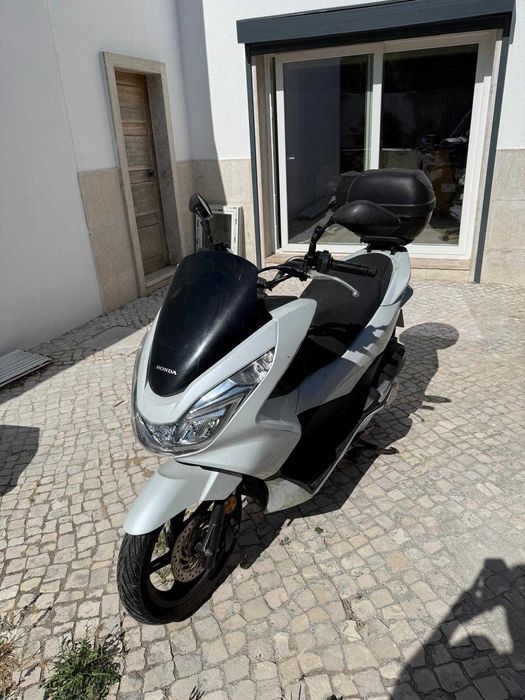 Honda PCX 125 (2017) – 12.820 km (revisão feita)