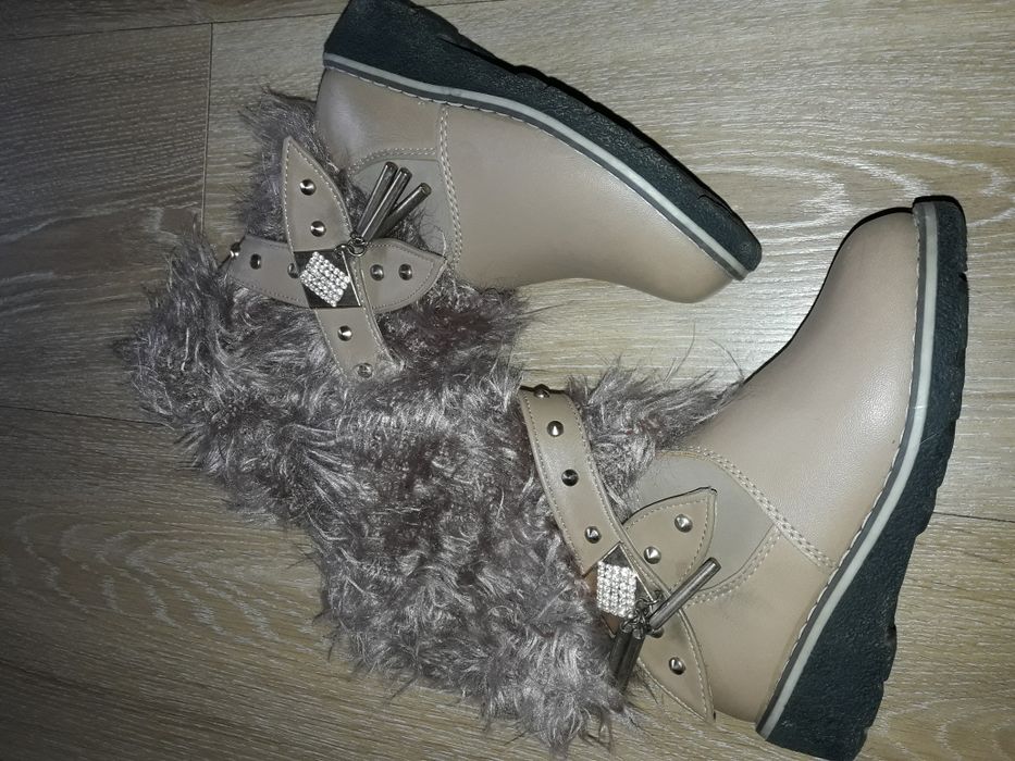 Продаю демисизонные сапоги для девочки