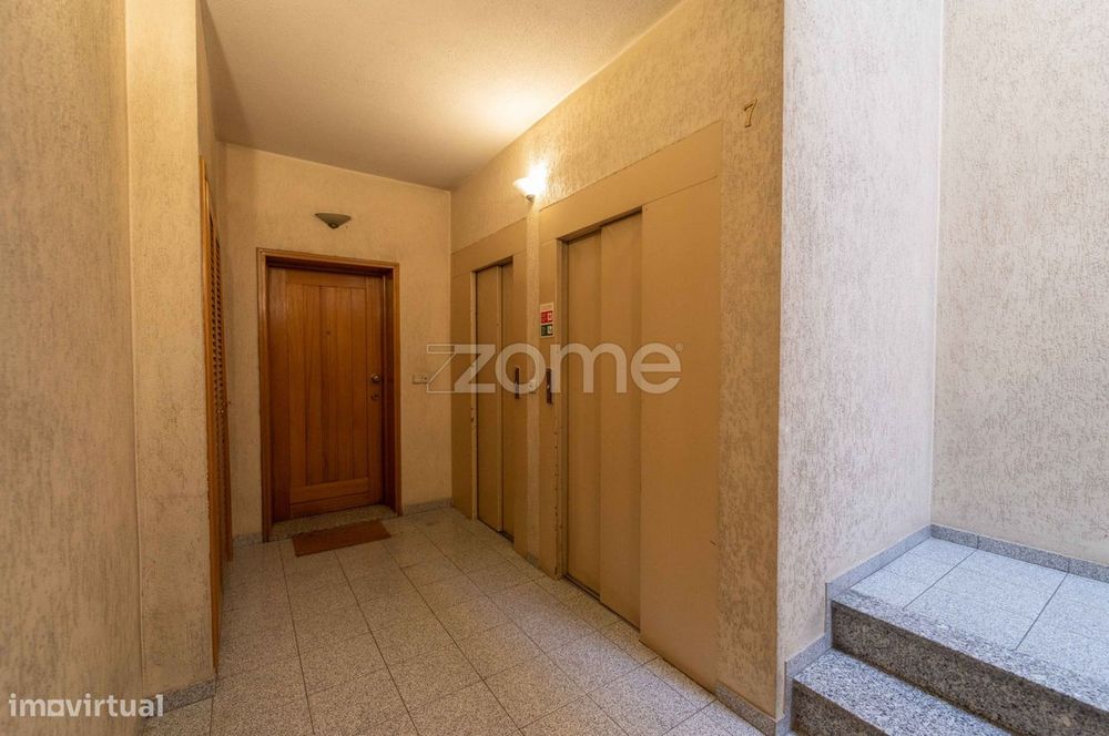 Apartamento T4 Com Garagem Fechada Em São Vitor - Braga