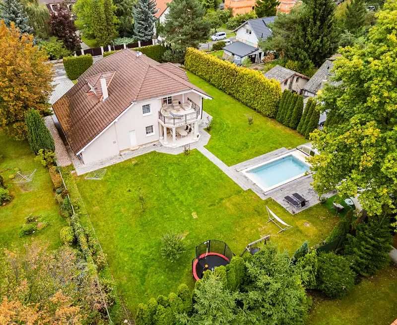 Чехія | Чарівна вілла 250 м² 40 хвилин від Праги біля Клановицького лісу, 1598 м² ділянка