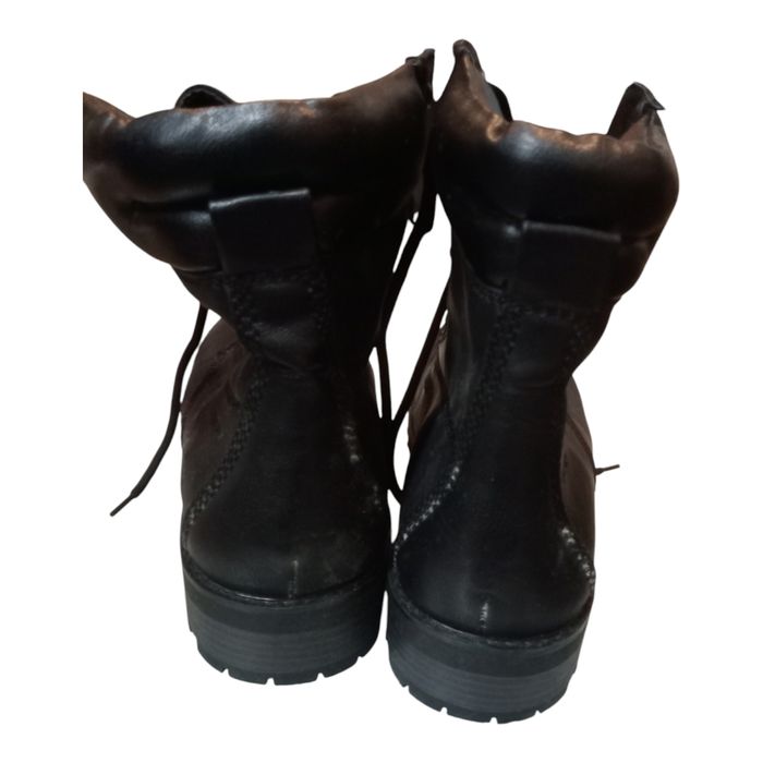 Bota cano médio Linear