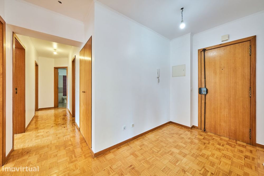 Apartamento T3 Lugar Garagem - Monte da Caparica