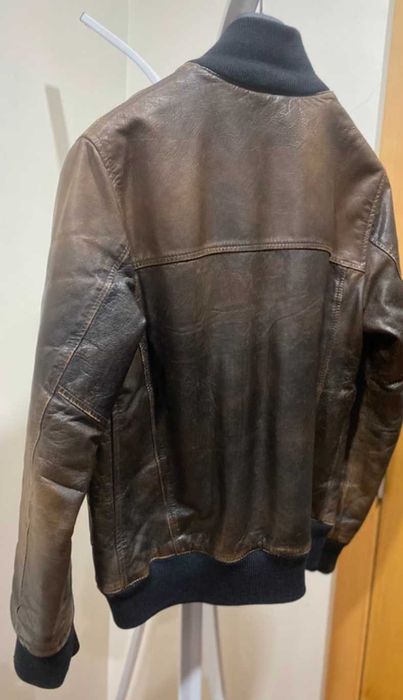 Blusão estilo motard em couro castanho espesso