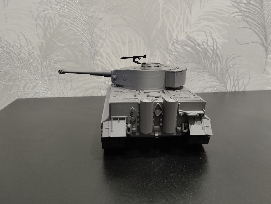 Модель танку Panzerkampfwagen VI Tiger Ausf. E версія 2 у масштабі 1:35.