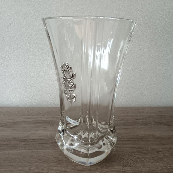 Jarra de cristal com decoração em estanho