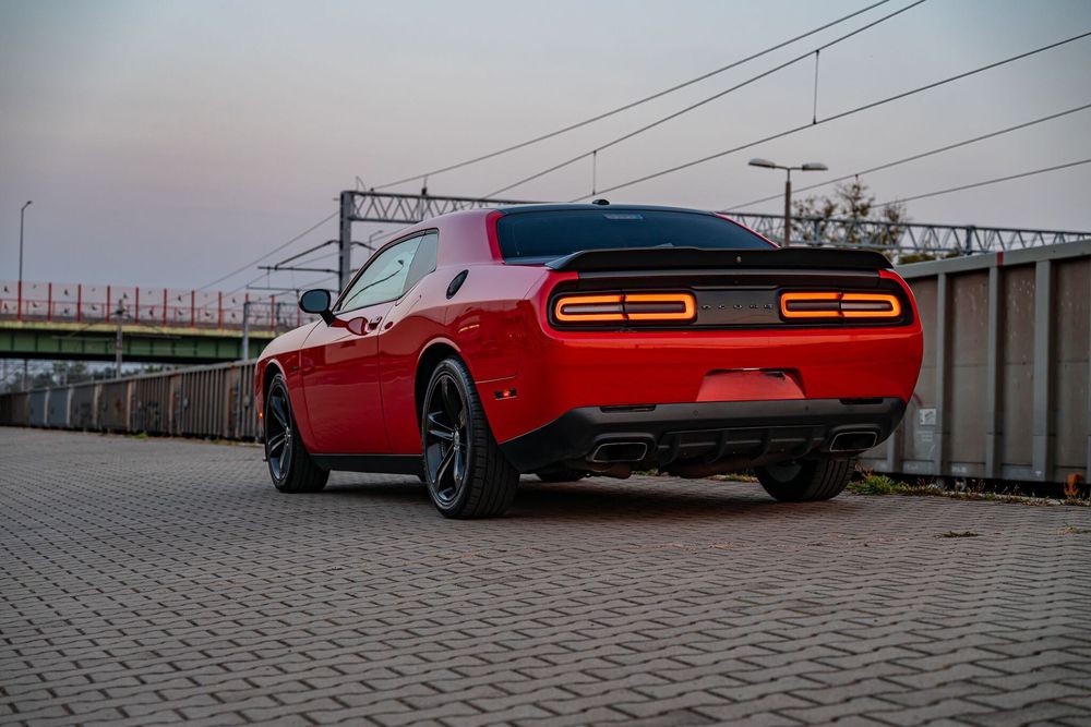 Prezent: Voucher na wynajem DODGE CHALLENGER 5.7L HEMI