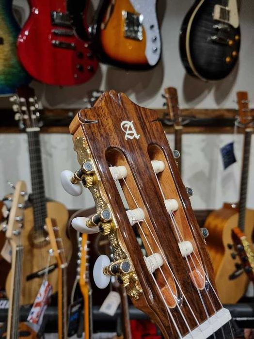 Alhambra 7P Classic gitara klasyczna 4/4 Made in Spain + GIGBAG