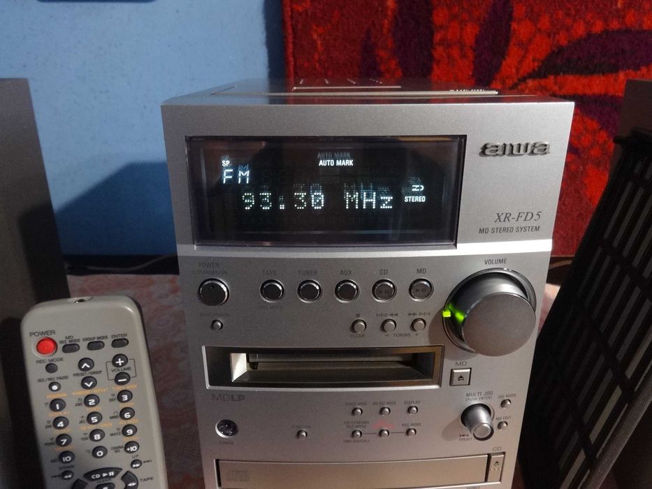 Міні-компонентна система Aiwa XR-FD5 з FM, MD AUX CD та касетним плеєр