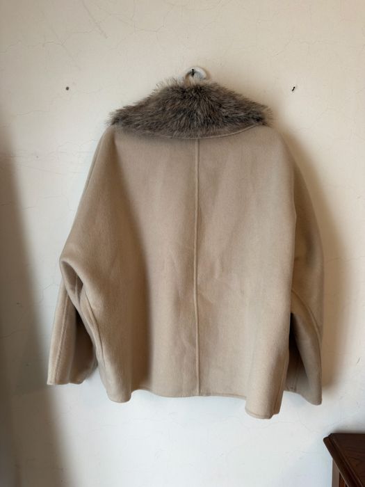 Casaco com lã e gola efeito de pelo Zara
