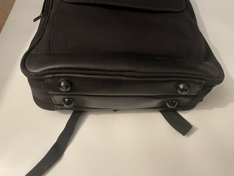 Vendo mochila Delsey com espaço para portátil