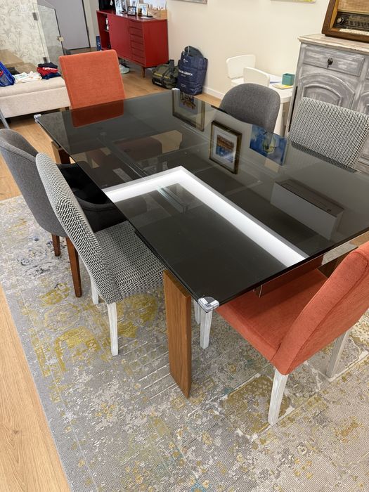 Mesa extensivel de madeira Nogueira e vidro qubic