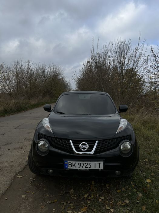 Ніссан жук 2011 рік