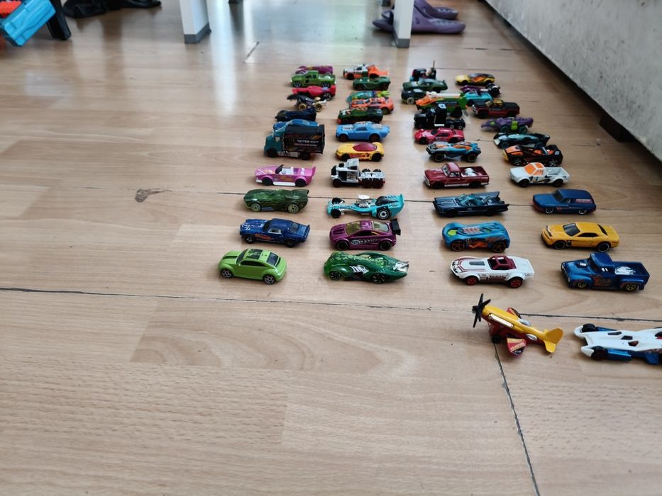 Zestaw samochodzików Hot Wheels 46 sztuk