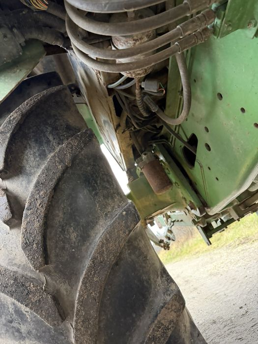 Трактор John Deere 6400