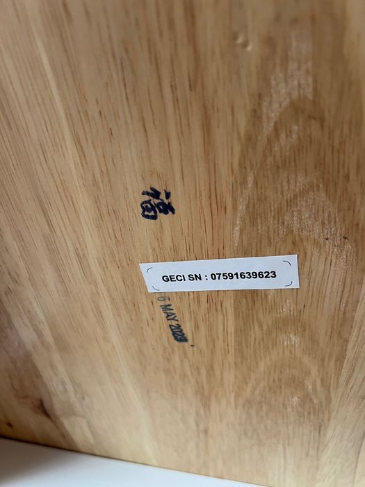 Cadeiras de cozinha brancas