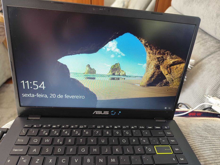 Laptop445597876696524800