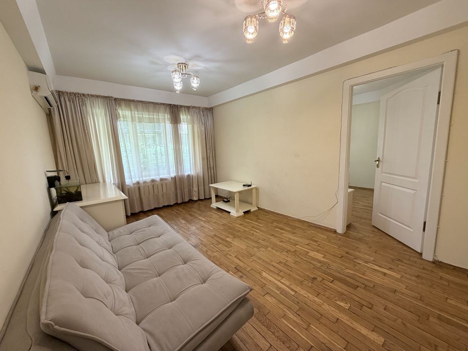 Продам 2к квартиру Печерский район Либідська Палац Украина В.Тютюнника 47