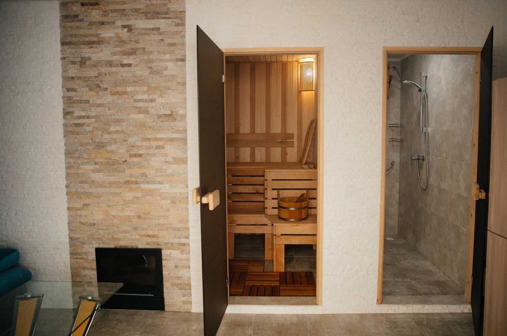 Продаж будинку з басейном та готовим для проживання у Вовчинцях