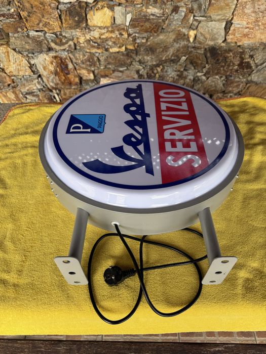 Luminoso Vespa Servizio
