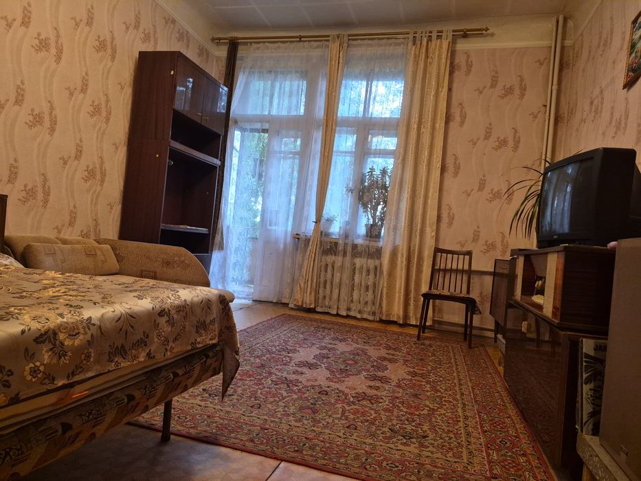 Сталінка, М Захисників України - Вид 2
