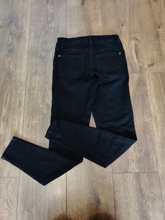 Czarne jeansy 34