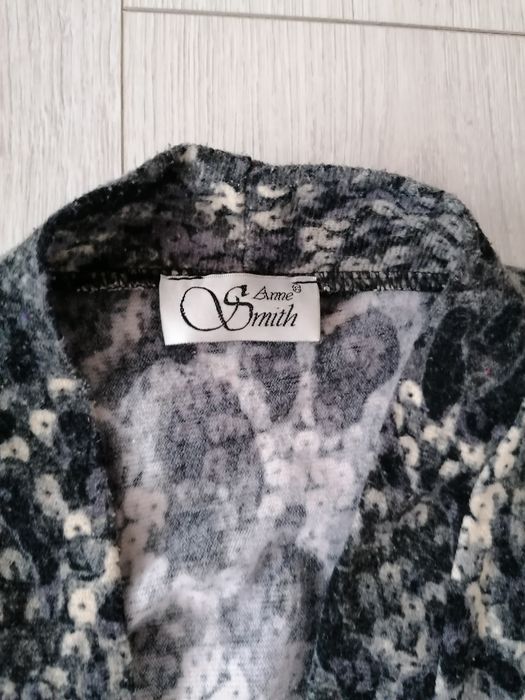 Sweter narzutka bez zapięcia