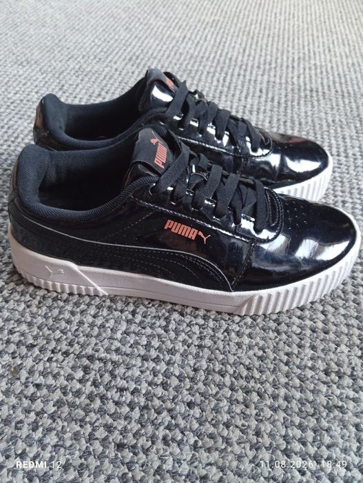 Czarne buty sneakersy damskie Puma Carina P w wersji lakierowanej r. 38