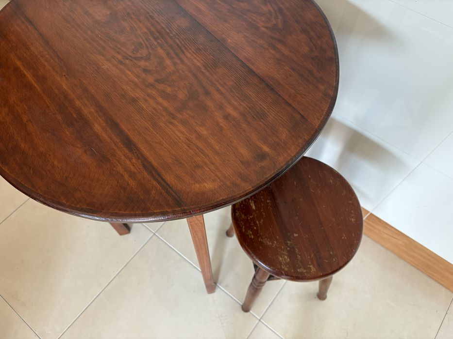 Conjunto Mesa e 3 Bancos