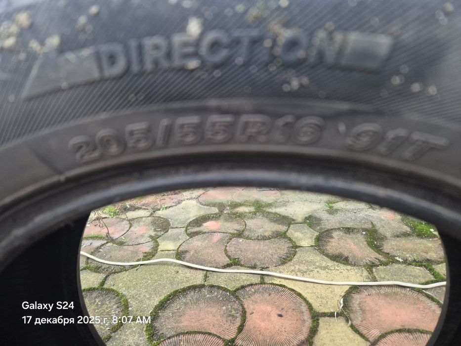 Продам два колеса зимних под шипы.