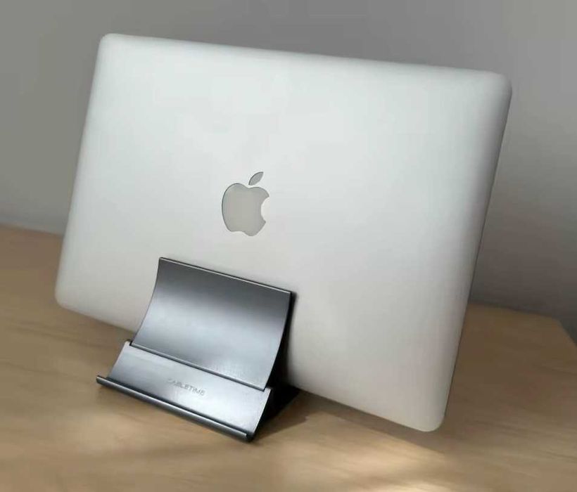 Pionowy stojak podstawka na laptopa + Gratis