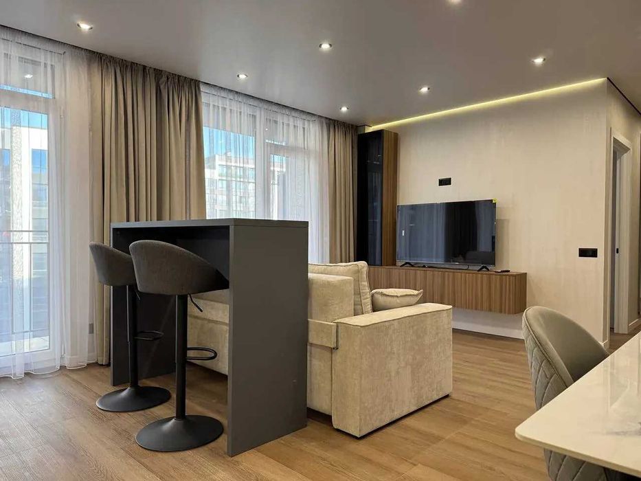 Продам! Двокімнатна з кухнею-вітальнею та великим балконом Біля річки!