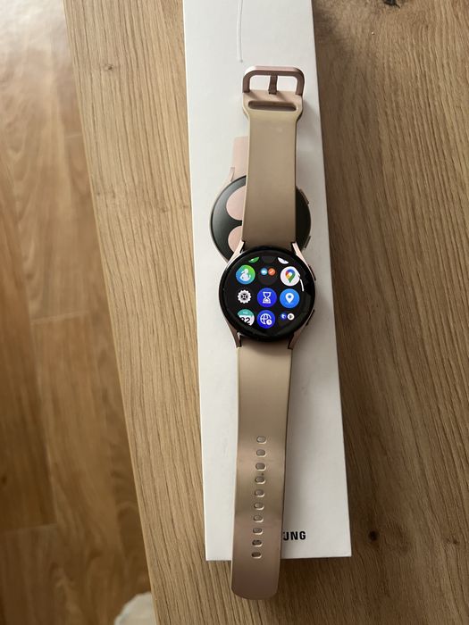 Продам смарт годиник Samsung Galaxy Watch4
