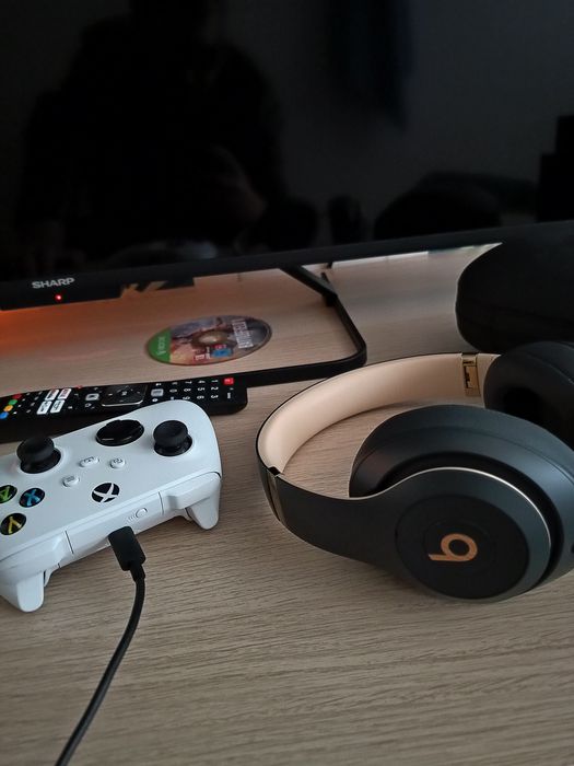 XBOX One X 1 Terabajt pamięci pad jak nowy z 3.5mm jack