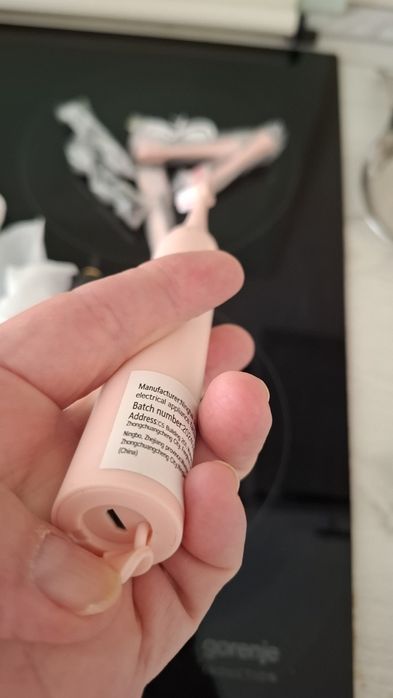 Две электрические зубные щетки