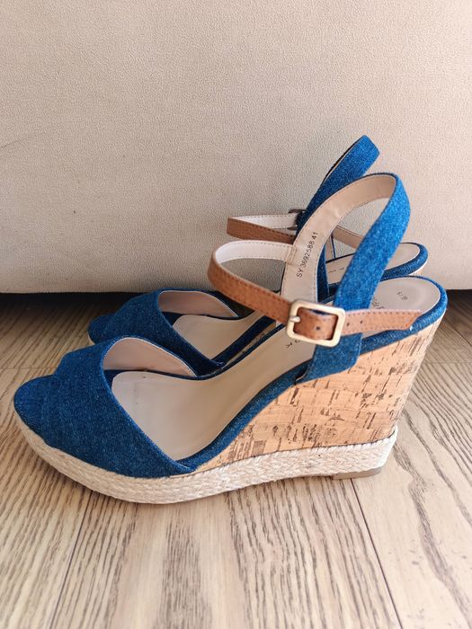 Buty sandały na koturnie koturny