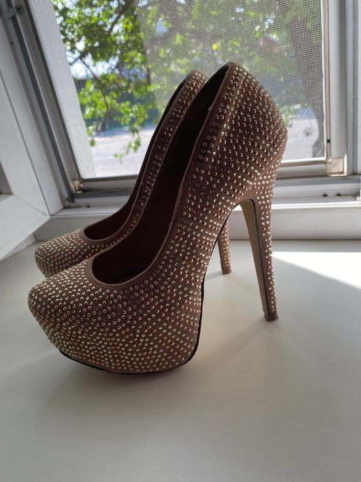 Продам святкові туфлі