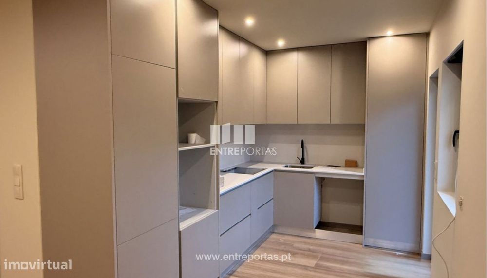 Venda de Andar Moradia T2 Remodelado, Meadela, Viana do Castelo