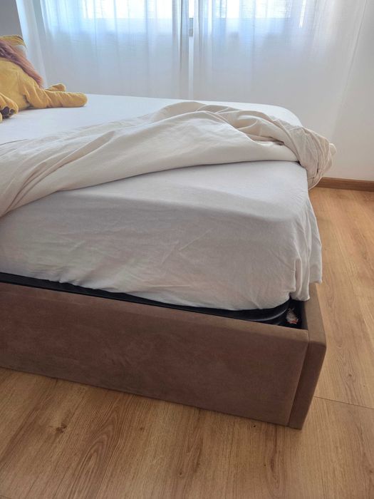 Cama casal em óptimo estado