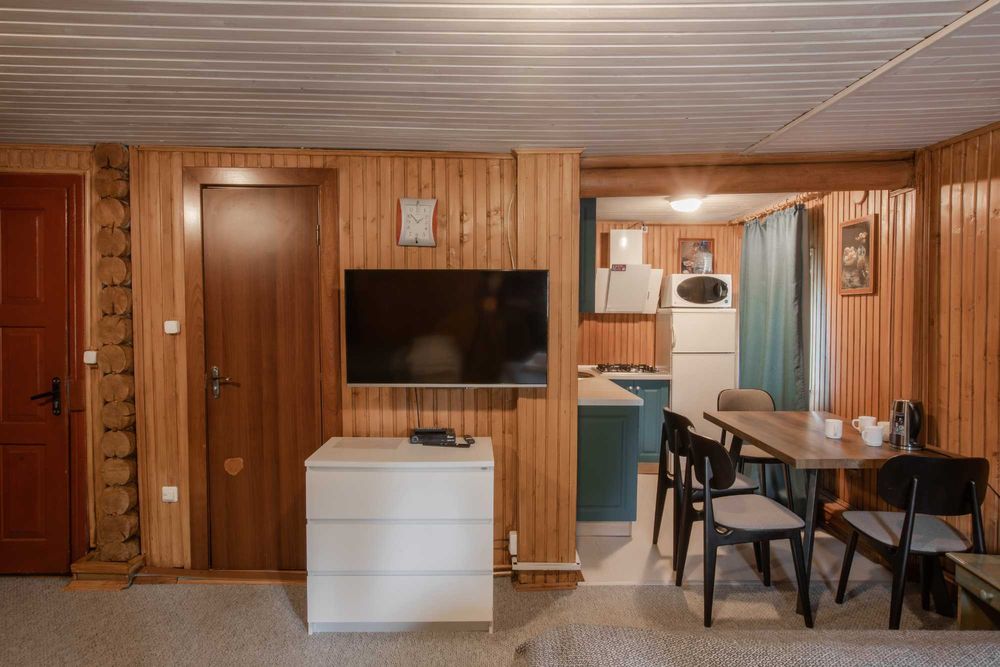 Оренда котеджу з лазнею 6-8 осіб біля лісу Буковель