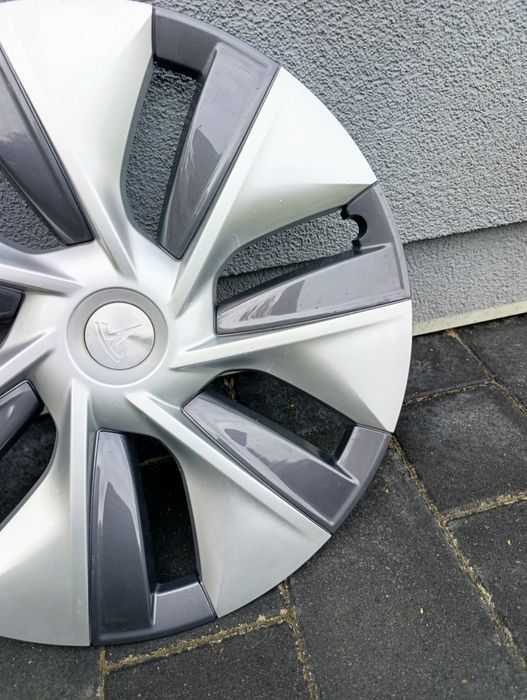 три ковпаки tesla model Y R19