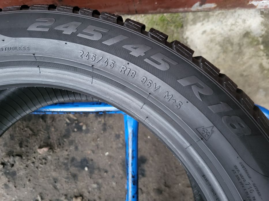 275/40/18+245/45/18 R18 Pirelli Sottozero 3 4шт ціна за 1шт шини 7мм