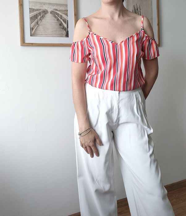 Letnia bluzka z dekoltem