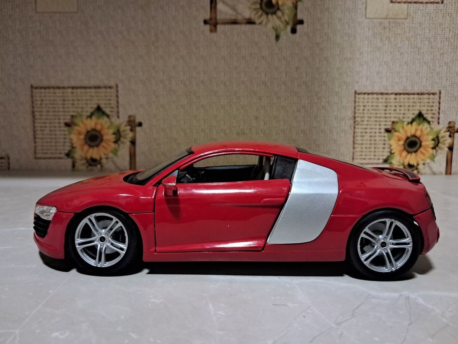 Масштабная модель 1/18 Audi R8 Maisto авто