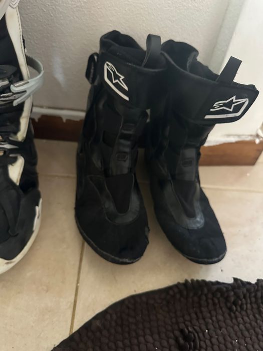 Botas de motocross e material
