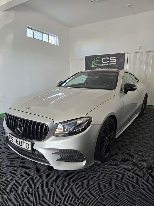 Varios carros em stock foto 3