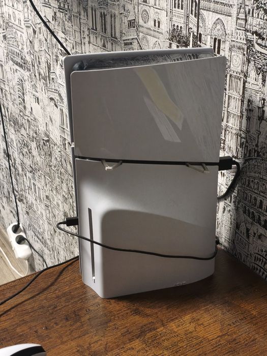 Ps 5 slim  і також 2 джойстика