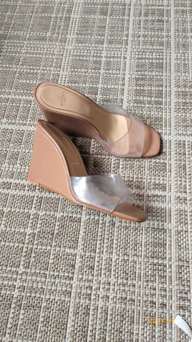 Босоніжки, мюлі, шльопанці 37р