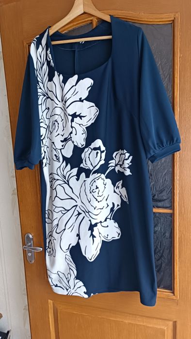 Продам женские платья