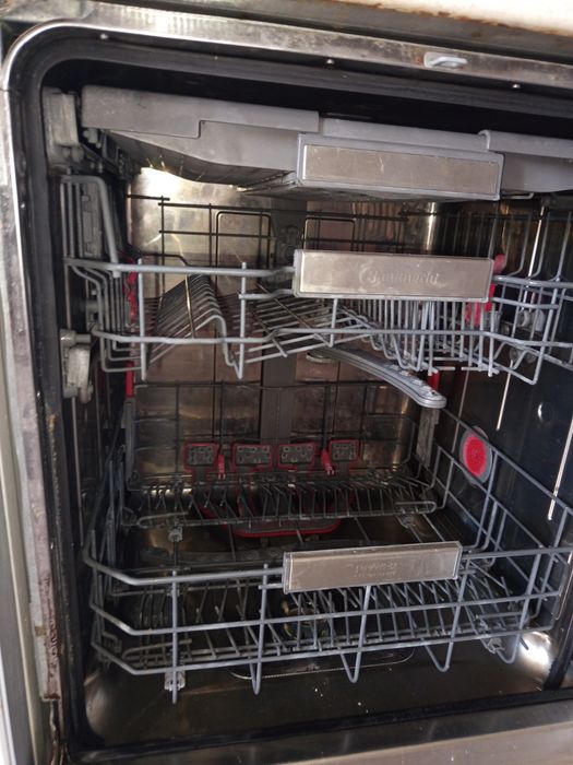 Посудомийна машина Bauknecht